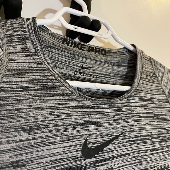 NIKE PRO T-shirt! - Picture 3 of 3